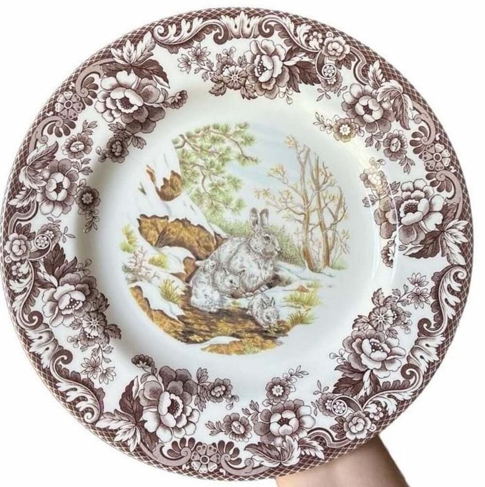 Spode Woodland Snowshoe Rabbit Dinner Plate Winter Scenes